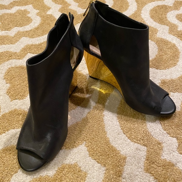 black and gold wedges shoes